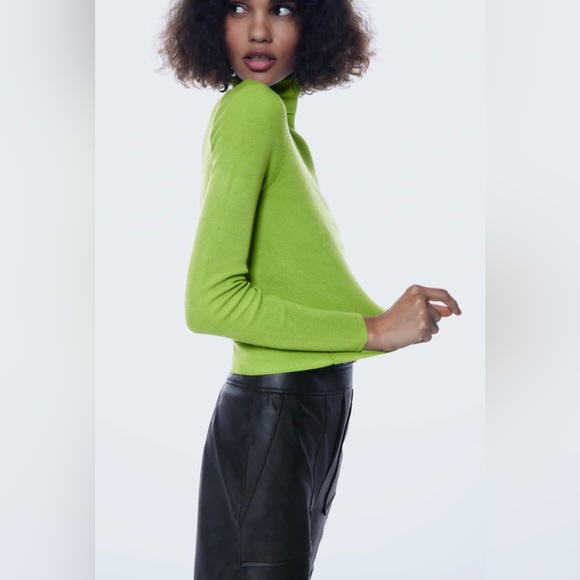 BASIC RIB KNIT SWEATER
LIGHT GREEN - Picture 4 of 8